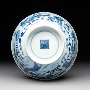 A Chinese blue and white 'immortals' bowl, Yongzheng/Qianlong — photo 7