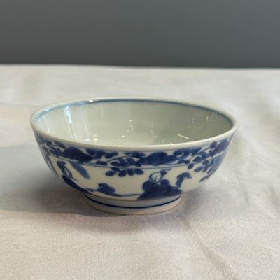 A Chinese blue and white 'Immortals' shallow bowl — photo 1