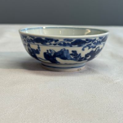 A Chinese blue and white 'Immortals' shallow bowl — photo 3