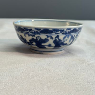 A Chinese blue and white 'Immortals' shallow bowl — photo 4