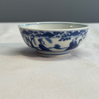 A Chinese blue and white 'Immortals' shallow bowl — photo 5