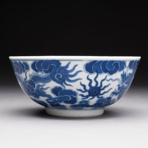A Chinese blue and white imperial 'Bleu de Hue' bowl for the Vietnamese market, Thiệu Trị  紹治年製 mark and of the period — foto 6