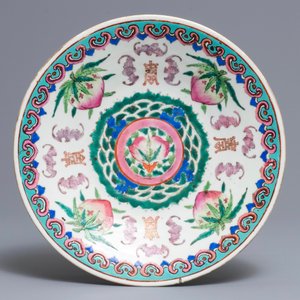 A Chinese blue and white incense burner and a famille rose dish, 19th C. — 照片 2