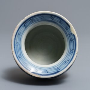 A Chinese blue and white incense burner and a Longquan celadon dish, Ming — 照片 8