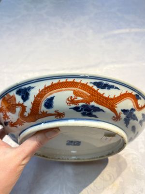 A Chinese blue and white iron-red-decorated 'Dragon' plate, Jing Jin Tang 精進堂 mark, 19th C. — photo 8
