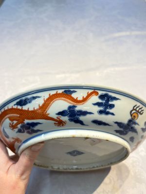 A Chinese blue and white iron-red-decorated 'Dragon' plate, Jing Jin Tang 精進堂 mark, 19th C. — photo 9