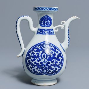 A Chinese blue and white Islamic market jug, Kangxi — photo 1