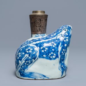 A Chinese blue and white Islamic silver-mounted frog kendi, Wanli — 照片 5