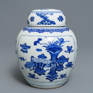 A Chinese blue and white jar and cover with antiquities design, Kangxi — 照片 3