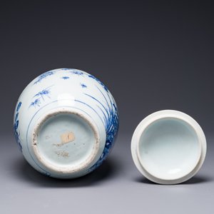 A Chinese blue and white jar and cover with birds and flowers, Transitional period — 照片 6