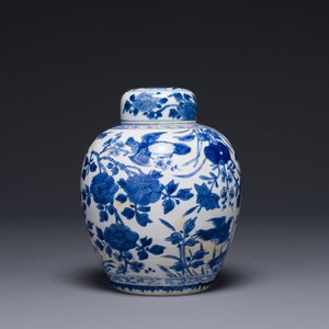 A Chinese blue and white jar and cover with floral design, Kangxi — 照片 2