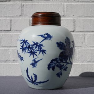 A Chinese blue and white jar with birds among blossoms, Transitional period — photo 12