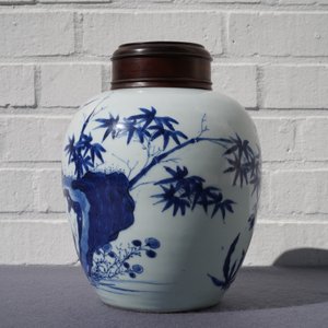 A Chinese blue and white jar with birds among blossoms, Transitional period — photo 13
