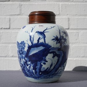 A Chinese blue and white jar with birds among blossoms, Transitional period — photo 10
