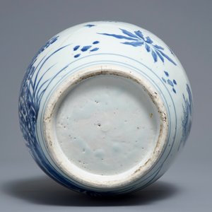 A Chinese blue and white jar with birds and flowers, Transitional period — 照片 6