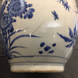 A Chinese blue and white jar with birds and flowers, Transitional period — 照片 7