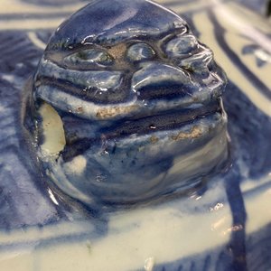 A Chinese blue and white jar with birds in a landscape, Wanli — 照片 25