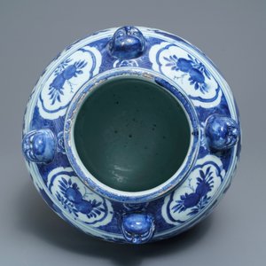 A Chinese blue and white jar with birds in a landscape, Wanli — 照片 6
