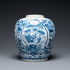 A Chinese blue and white jar with figurative medallions, Kangxi — photo 2