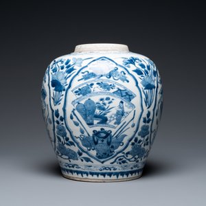 A Chinese blue and white jar with figurative medallions, Kangxi — photo 4