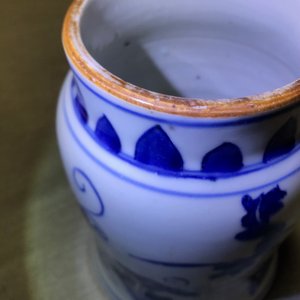 A Chinese blue and white jar with floral design, Transitional period — 照片 7