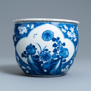 A Chinese blue and white jardinière, Kangxi — photo 2
