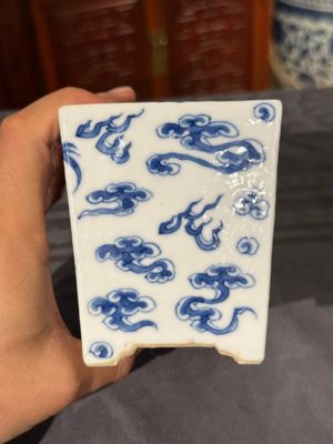 A Chinese blue and white jardiniere with dragons, Guangxu — photo 2