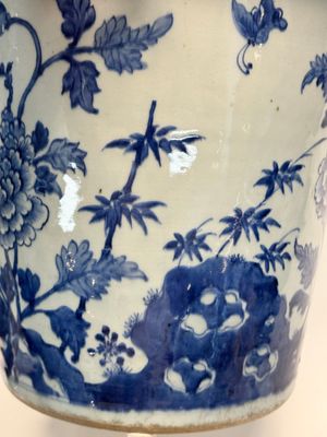 A Chinese blue and white jardinière with floral design, Qianlong — foto 13
