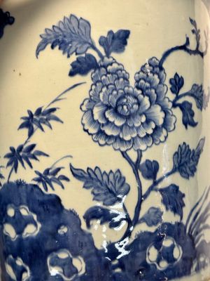 A Chinese blue and white jardinière with floral design, Qianlong — foto 15