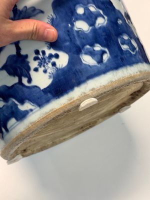 A Chinese blue and white jardinière with floral design, Qianlong — foto 17