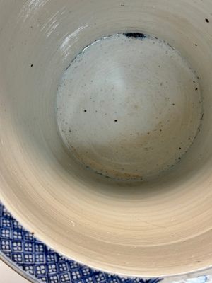 A Chinese blue and white jardinière with floral design, Qianlong — foto 8