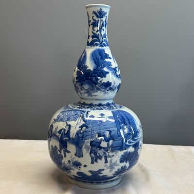 A Chinese blue and white 'Jia Guan Jin Jue 加官進爵' double-gourd vase — photo 1