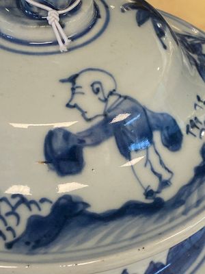 A Chinese blue and white 'Jia Guan Jin Jue 加官晉爵' vase and cover, Transitional period — photo 5