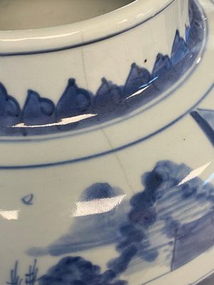 A Chinese blue and white 'Jia Guan Jin Jue 加官晉爵' vase and cover, Transitional period — foto 9