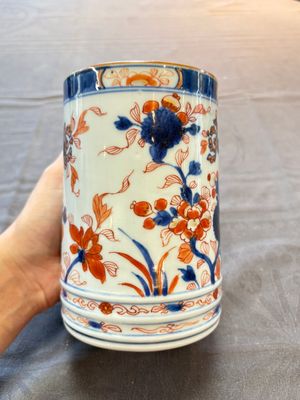 A Chinese blue and white jug and an Imari-style tankard, Transitional period/Kangxi — foto 8