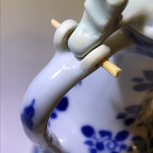 A Chinese blue and white jug and cover after a pewter example, Kangxi — 照片 19