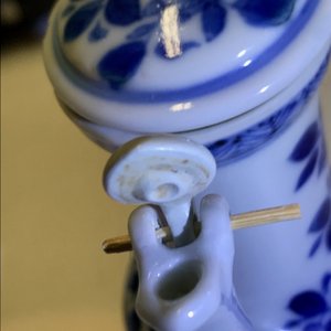 A Chinese blue and white jug and cover after a pewter example, Kangxi — 照片 9