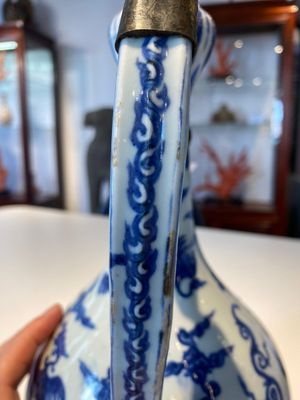 A Chinese blue and white jug with cranes among clouds, Chang Ming Fu Gui 長命富貴 mark, Ming — 照片 5