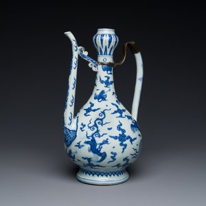 A Chinese blue and white jug with cranes among clouds, Chang Ming Fu Gui 長命富貴 mark, Ming — 照片 1