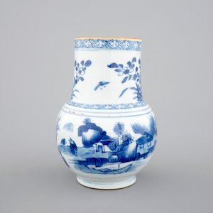 A Chinese blue and white jug with figures in a landscape, 18th C. — 照片 5