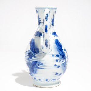 A Chinese blue and white jug with figures in a landscape, Transitional period — 照片 4