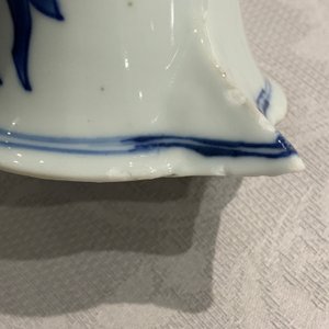 A Chinese blue and white jug with floral design, Transitional period — 照片 14
