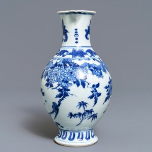 A Chinese blue and white jug with floral design, Transitional period — 照片 3