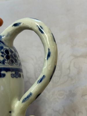 A Chinese blue and white 'Floral' jug, Transitional period — foto 11
