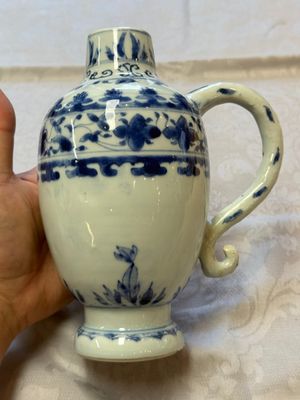 A Chinese blue and white 'Floral' jug, Transitional period — foto 3