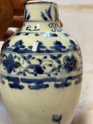 A Chinese blue and white 'Floral' jug, Transitional period — foto 8