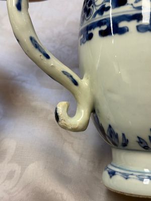 A Chinese blue and white 'Floral' jug, Transitional period — foto 9