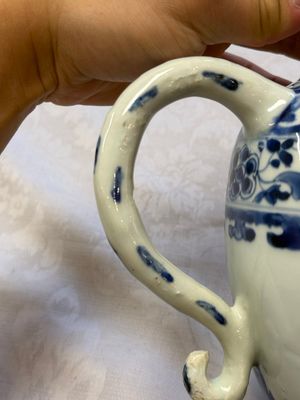 A Chinese blue and white 'Floral' jug, Transitional period — foto 10