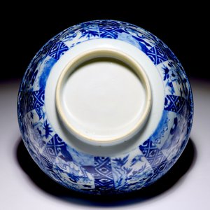 A Chinese blue and white Kangxi-style bowl, 19th C. — photo 7