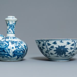 A Chinese blue and white kendi and a 'lotus scroll' bowl, Ming — 照片 5